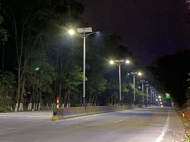 国道路灯.jpg