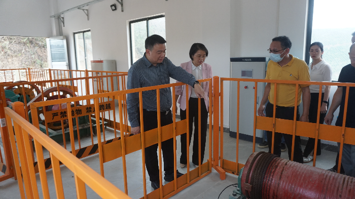 4月1日，阳春市领导到挂点镇督导“百千万工程”及检查节前防火防汛工作2(1).JPG