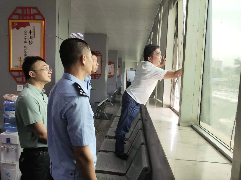 阳春交警大队办公楼玻璃幕墙.jpg