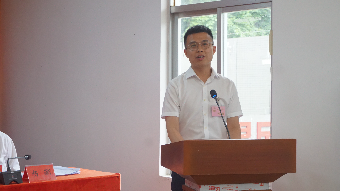 黄晨同志当选发言.JPG