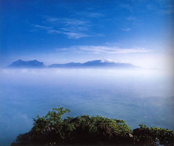 34钩髻顶远眺.png