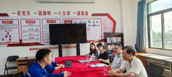 新兴铸管跟进崆峒路口桥底积水影响货物运输问题.jpg