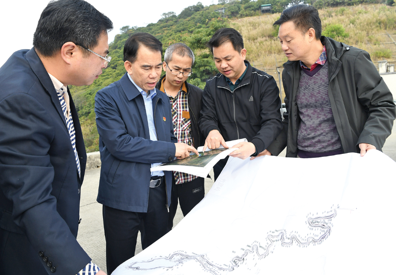 DSC_1054李宗瑞调研绿道三期.jpg