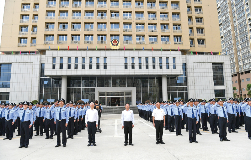 DSC_9100李谦常公安升旗.jpg