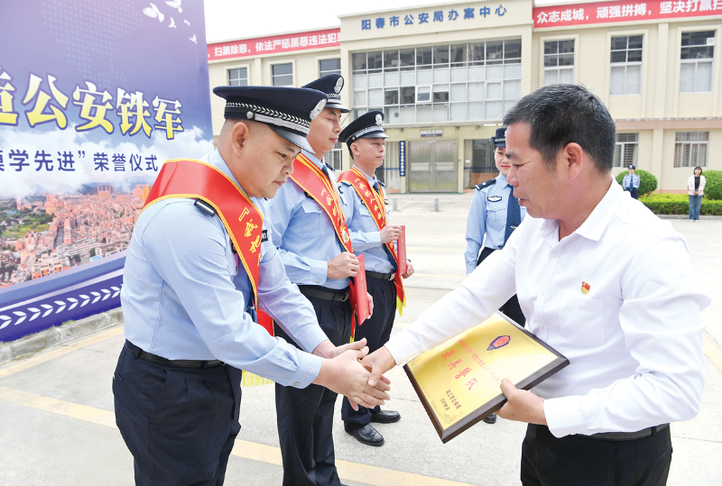 DSC_9237李谦常公安升旗.jpg