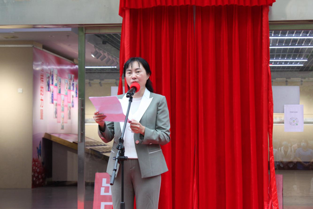 市人民政府副市长何梅女士,阳春市人民政府办公室副主任高丹丹女士