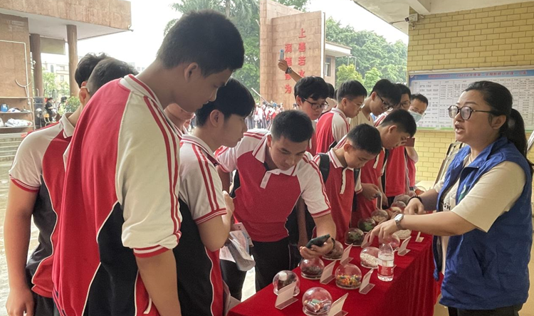 首页>资讯中心>镇街快讯>阳春市第四中学4月21日上午,春城街道禁毒办